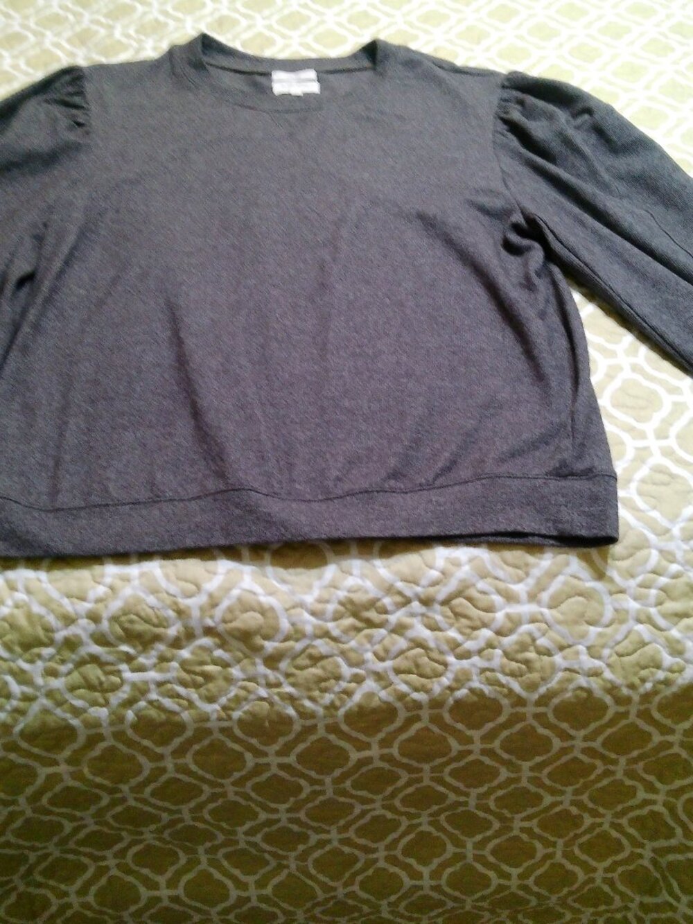 By The River Long Sleeve Size Medium Crewneck Sweater Gray
